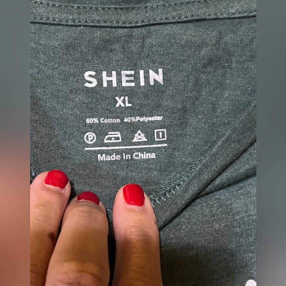 Super Cute Graphic T EUC Size XL - Picture 4 of 5